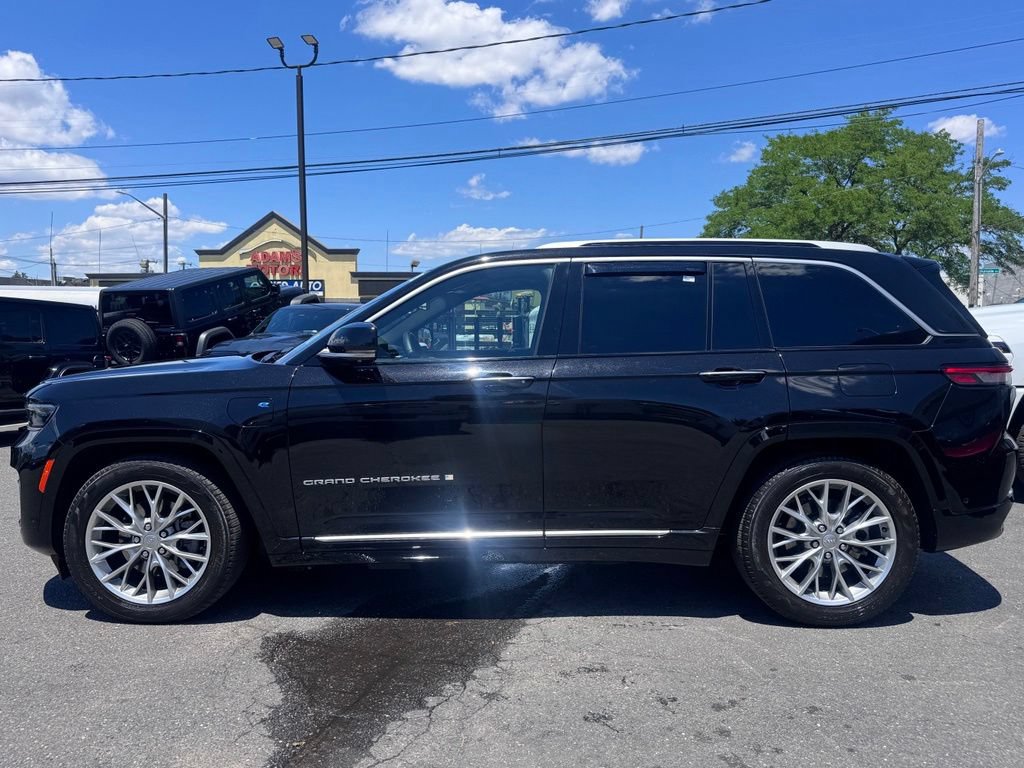 Used 2023 Jeep Grand Cherokee Summit w/ Luxury Tech Group V AWD/4WD image 4