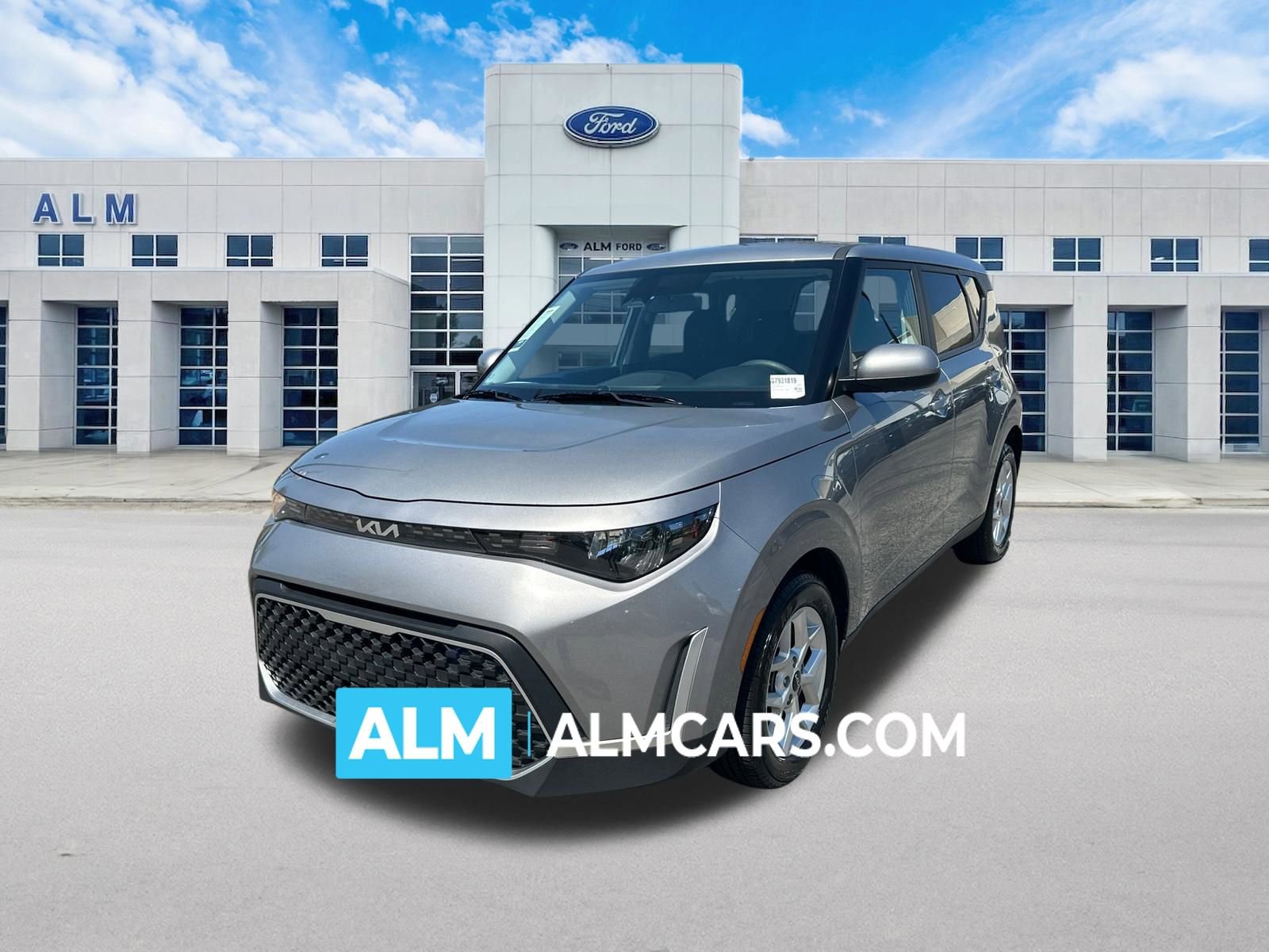 Used 2025 Kia Soul LX w/ LX Technology Package FWD image 1