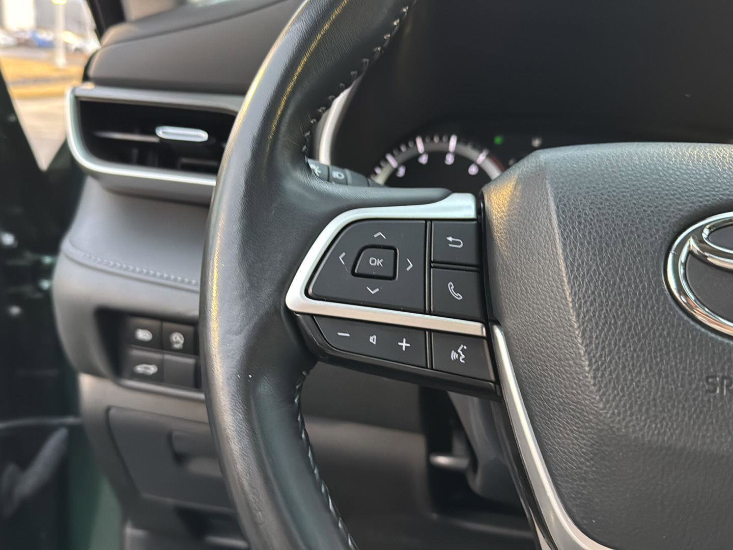 Certified 2023 Toyota Highlander XLE image 18