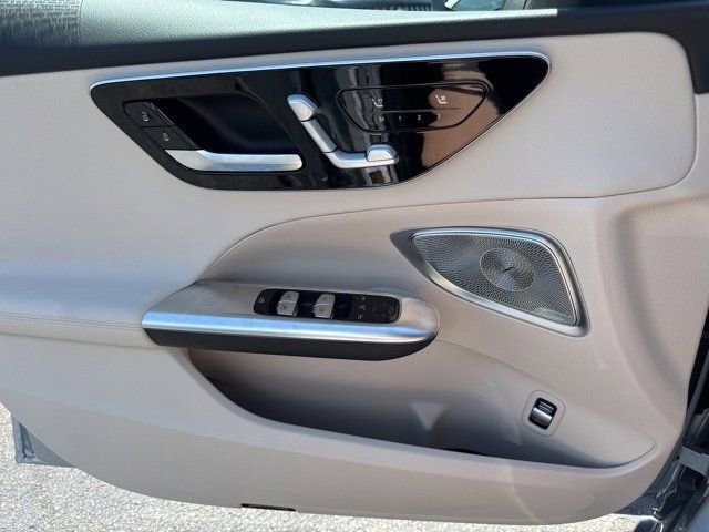 New 2025 Mercedes-Benz C 300 4MATIC Sedan image 23
