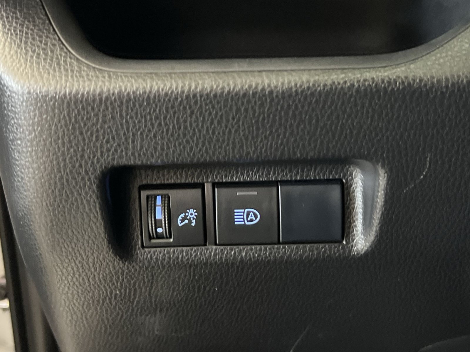 Used 2019 Toyota RAV4 LE w/ All Weather Liner Package AWD/4WD image 36