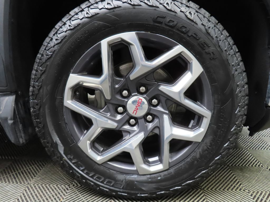 Used 2023 GMC Sierra 1500 SLE w/ Preferred Package image 8