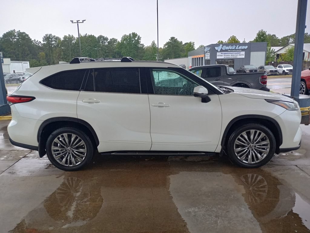 Used 2021 Toyota Highlander Platinum FWD image 6
