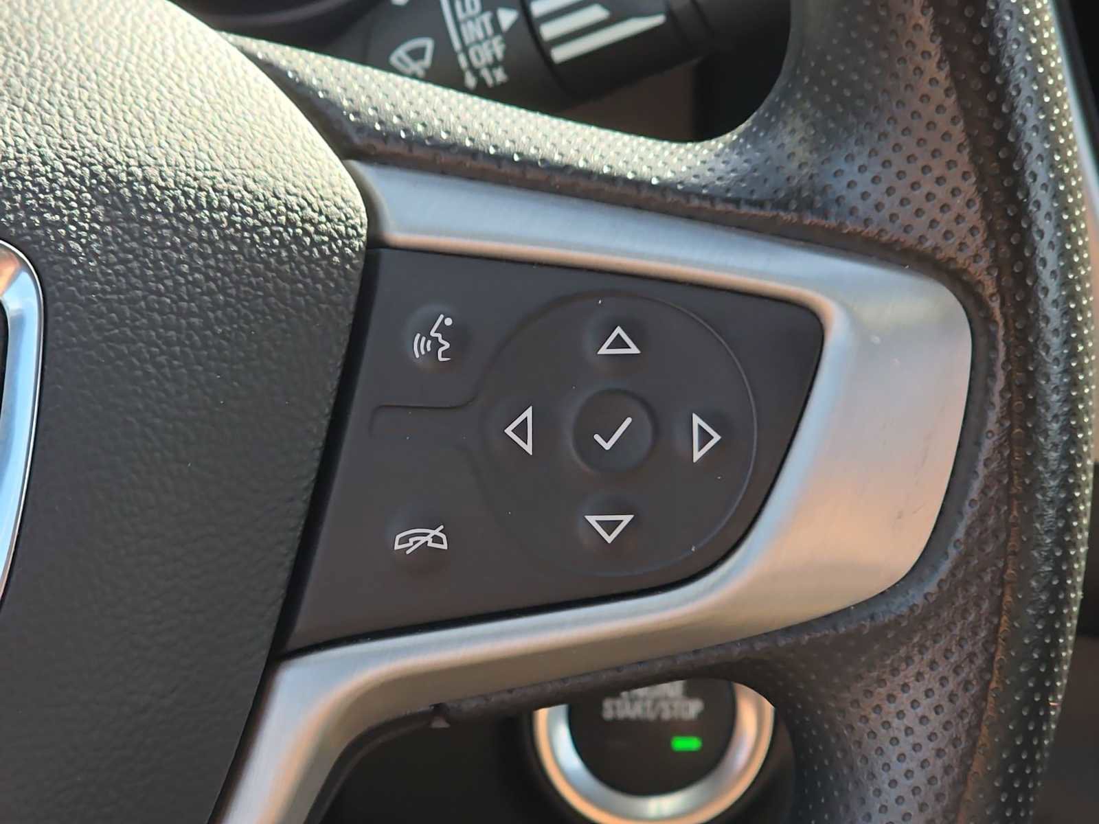 Used 2024 GMC Terrain SLE w/ Driver Convenience Package image 28