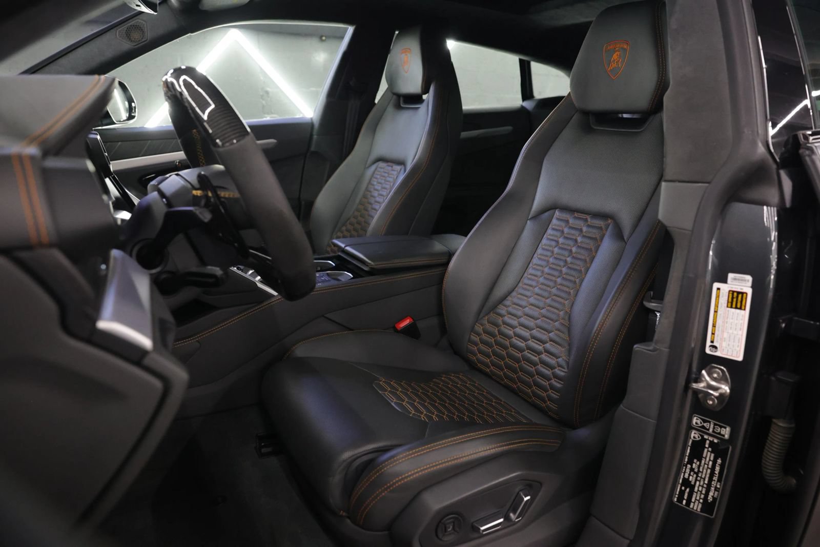 Used 2020 Lamborghini Urus AWD/4WD image 12