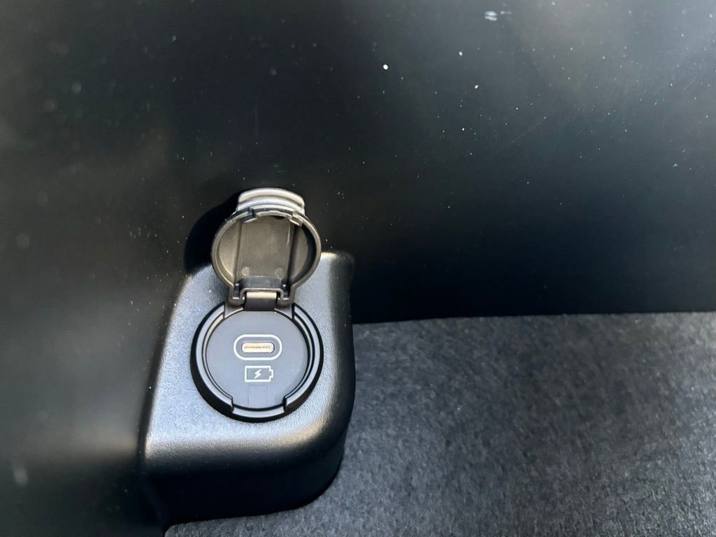 Used 2024 Kia Telluride EX w/ EX Captain's Chair Package image 34