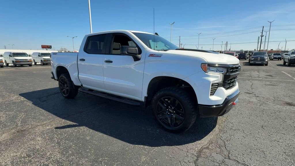 Used 2025 Chevrolet Silverado 1500 LT Trail Boss w/ Convenience Package II AWD/4WD image 2