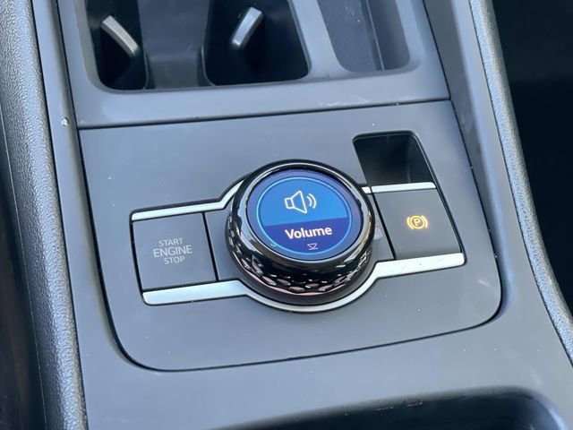 Used 2025 Volkswagen Tiguan SE image 15