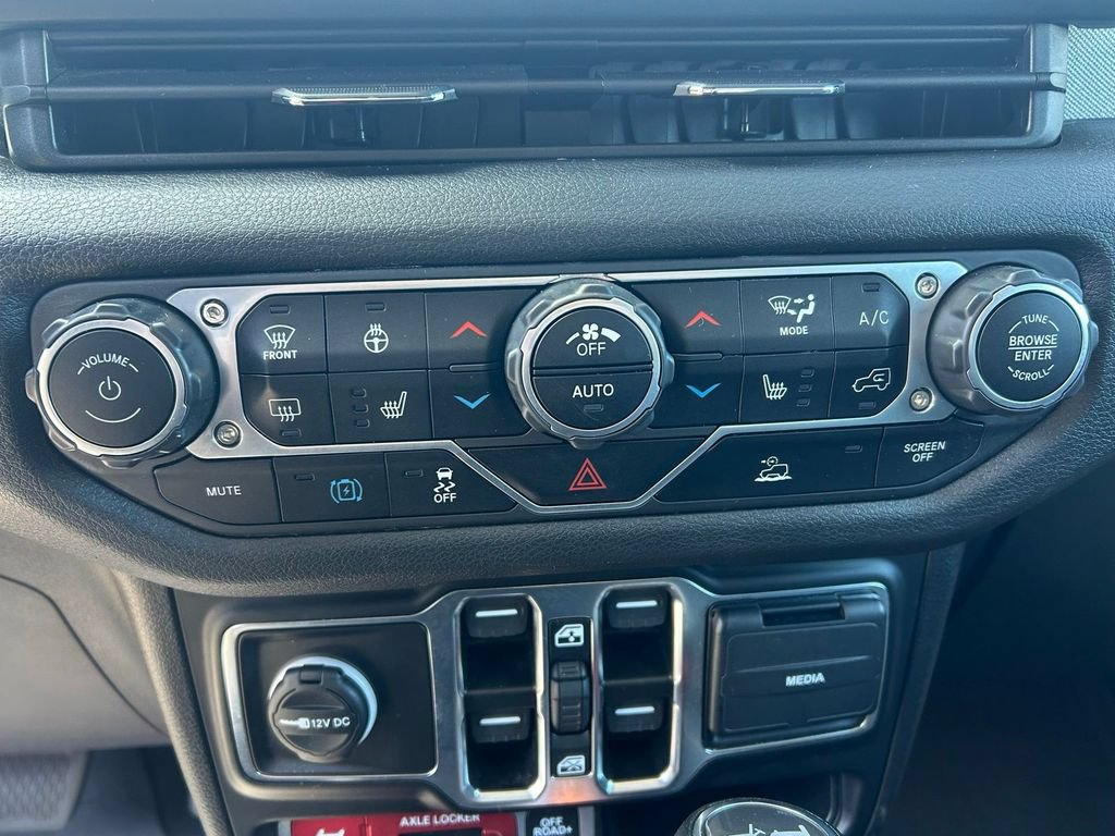 Used 2024 Jeep Wrangler Unlimited AWD/4WD image 21