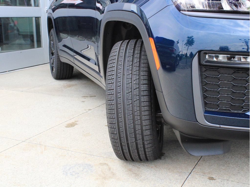 New 2026 Jeep Grand Cherokee L Limited w/ Limited Altitude Package AWD/4WD image 39
