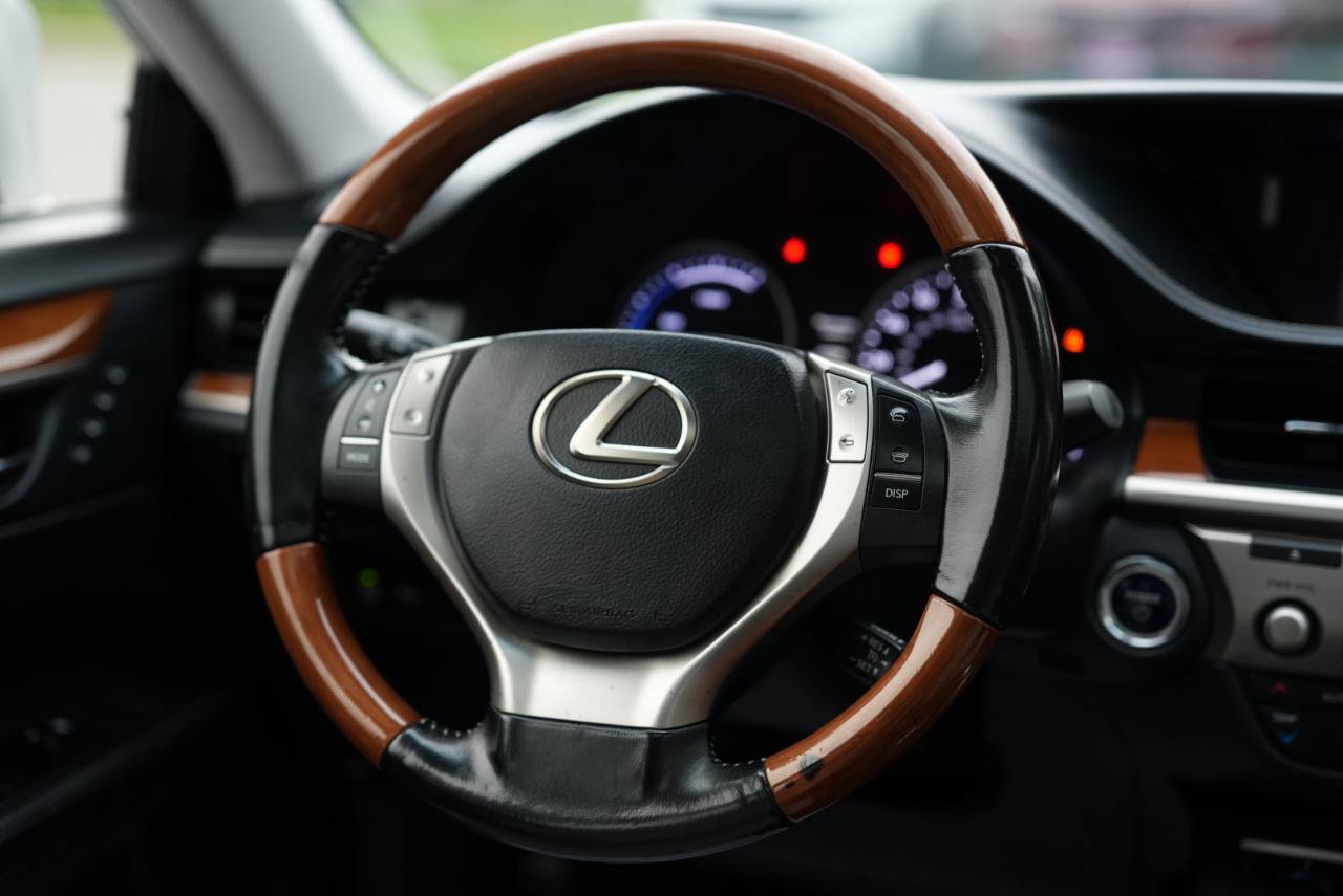 Used 2013 Lexus ES 300h w/ Luxury Pkg FWD image 14