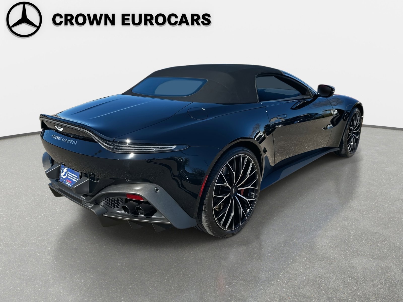 Used 2023 Aston Martin V8 Vantage Roadster image 29