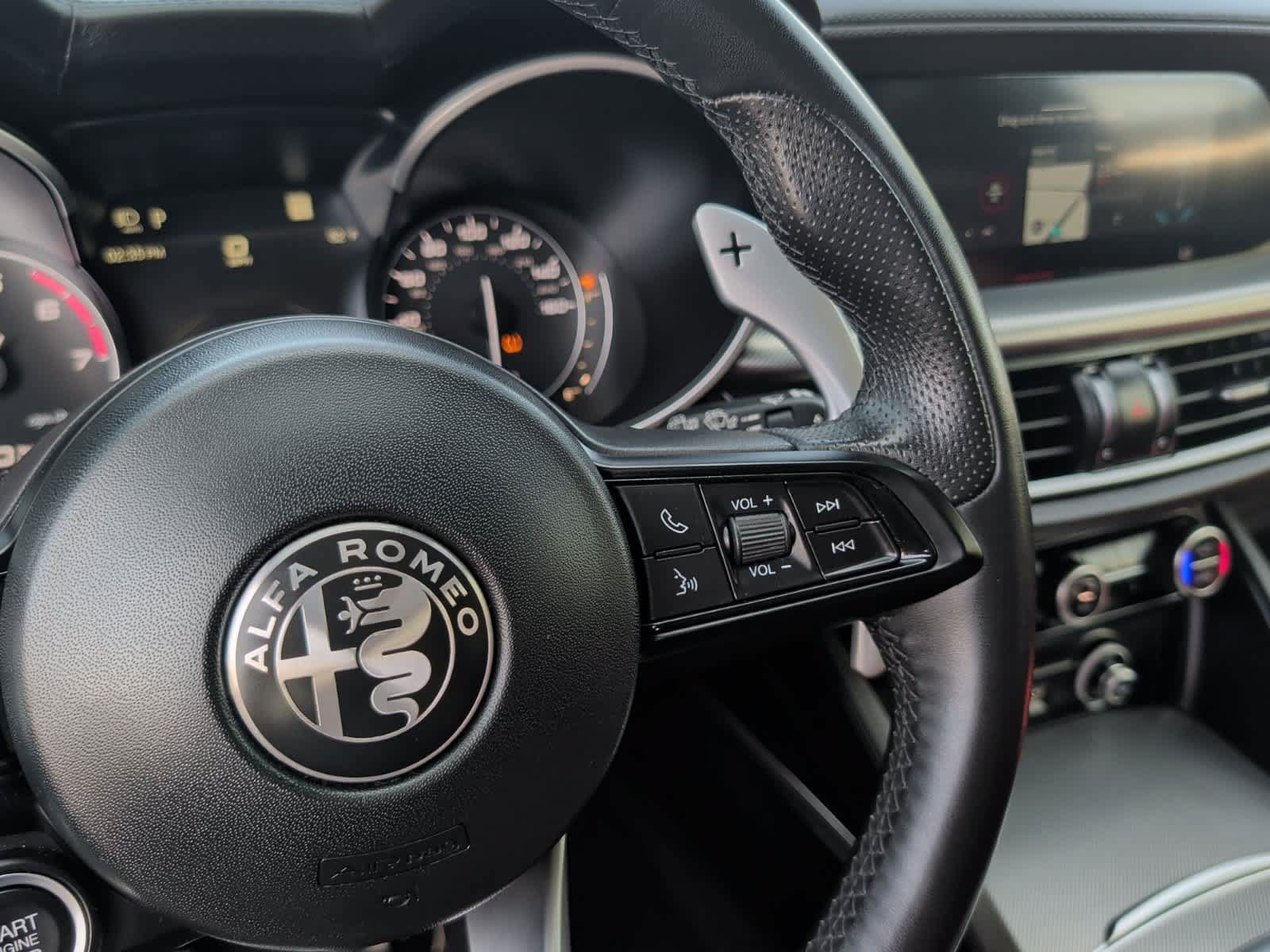 Used 2023 Alfa Romeo Stelvio Veloce AWD/4WD image 18