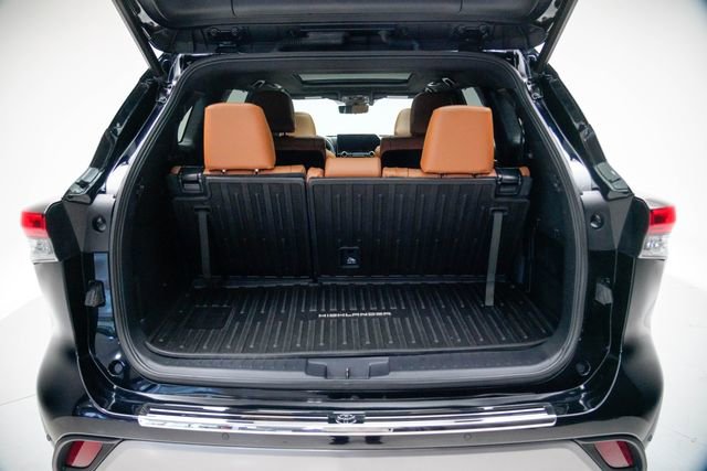 Used 2023 Toyota Highlander Platinum AWD/4WD image 16