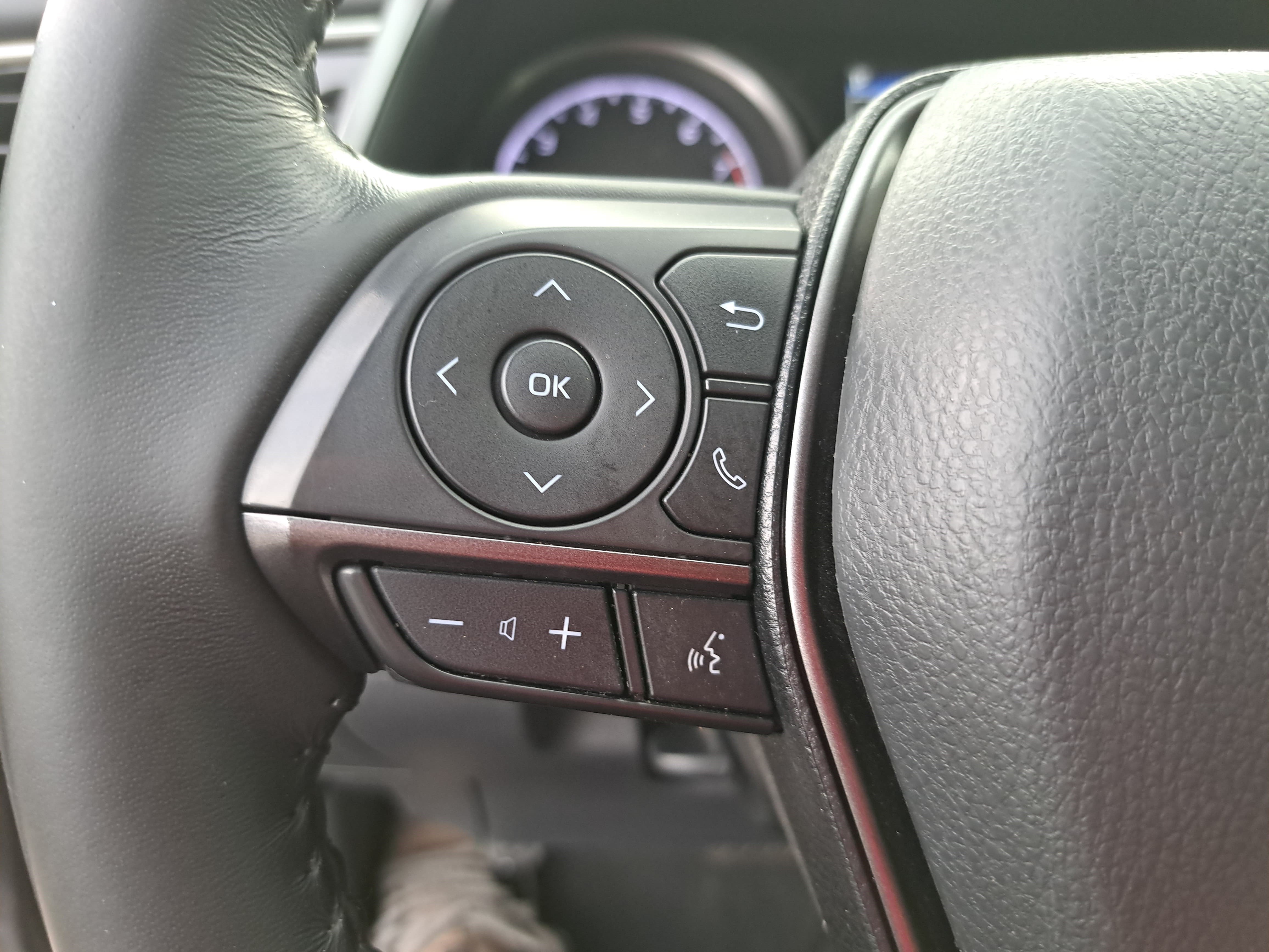 Used 2022 Toyota Camry SE FWD image 16
