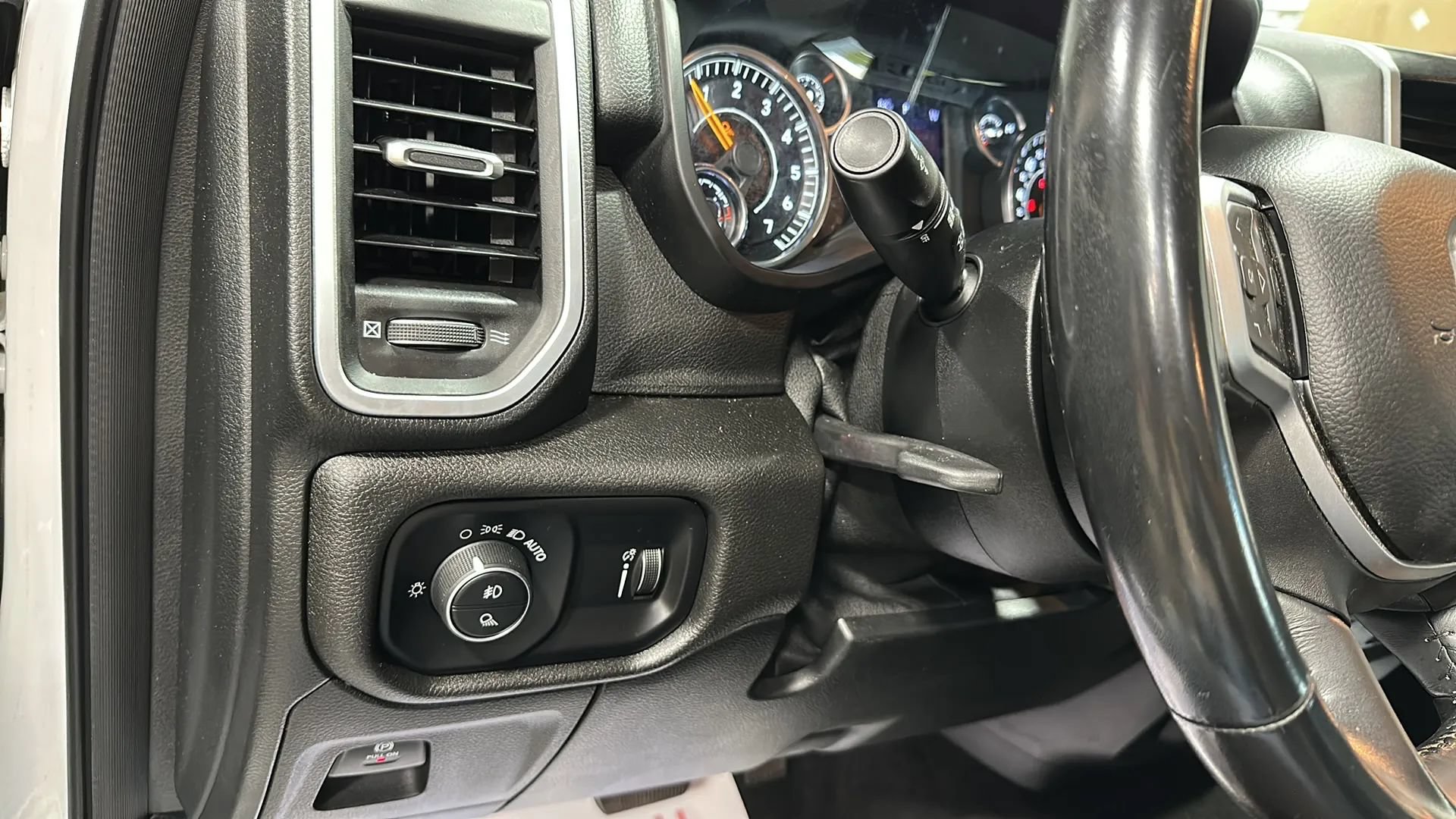 Used 2020 RAM 1500 Big Horn AWD/4WD image 25