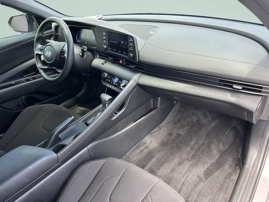 Certified 2025 Hyundai Elantra Sport FWD image 15