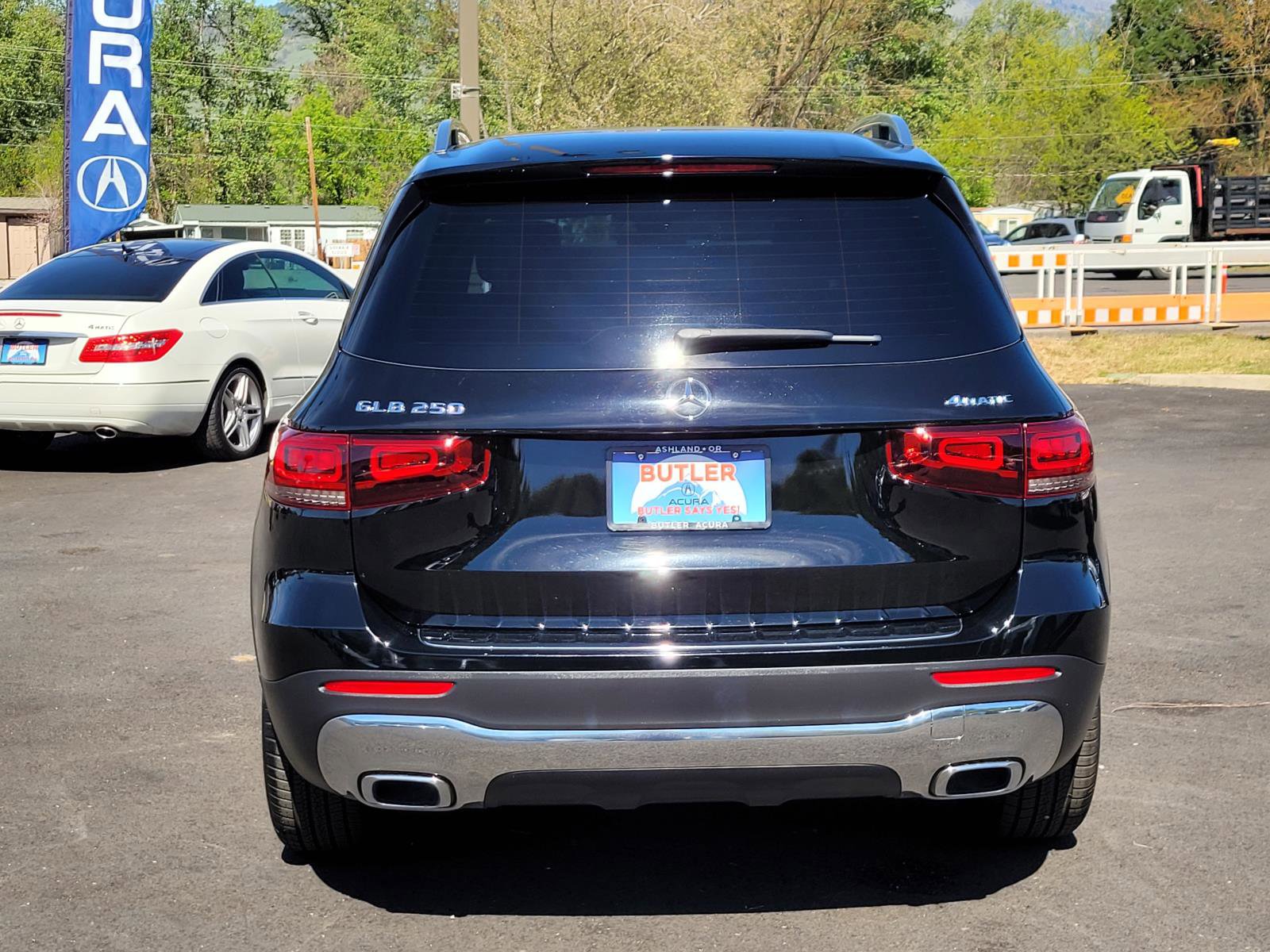 Used 2021 Mercedes-Benz GLB 250 4MATIC w/ Premium Package image 6