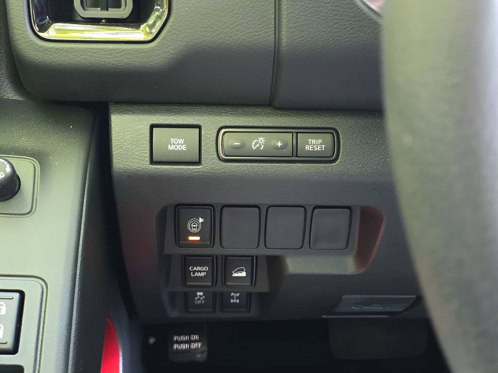 Used 2025 Nissan Frontier PRO-4X AWD/4WD image 23