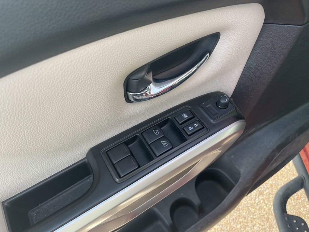 Used 2023 Nissan Titan SV w/ SV Convenience Package RWD image 15