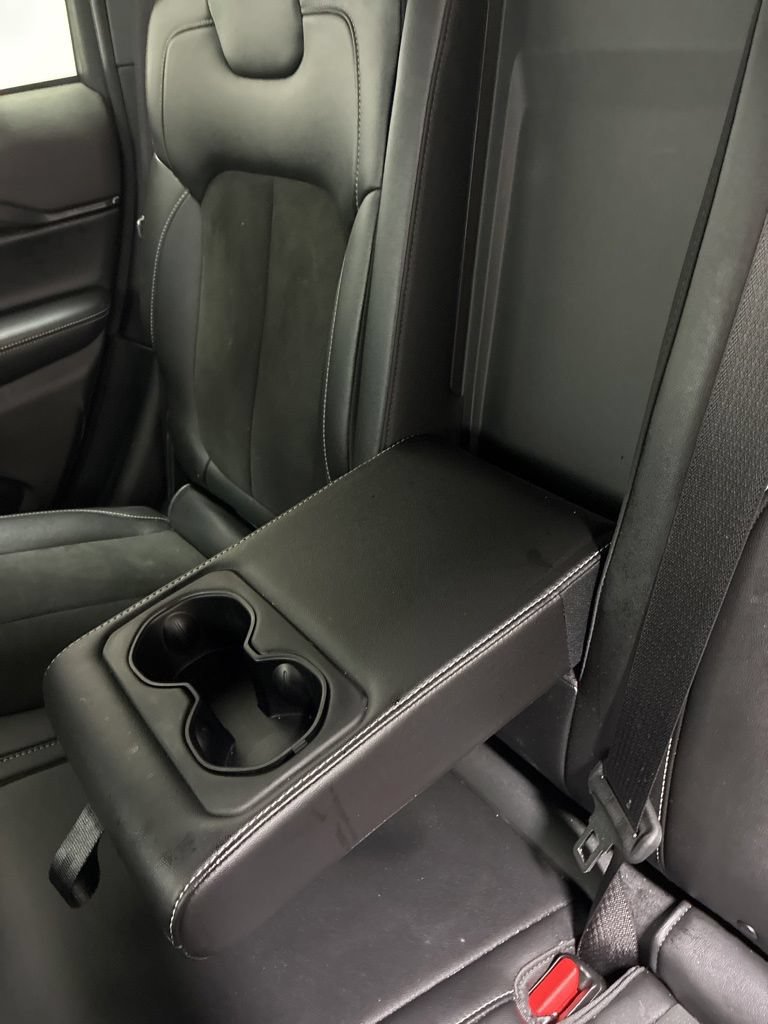 Used 2023 Jeep Grand Cherokee Altitude AWD/4WD image 24