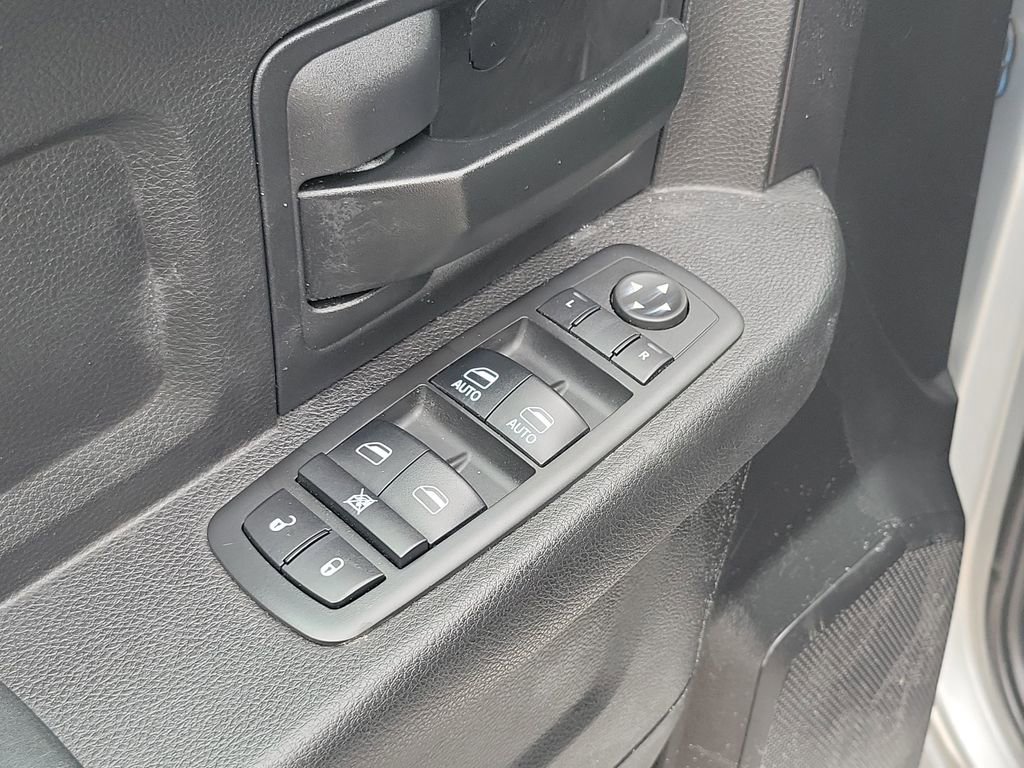 Used 2017 RAM 1500 Express AWD/4WD image 21