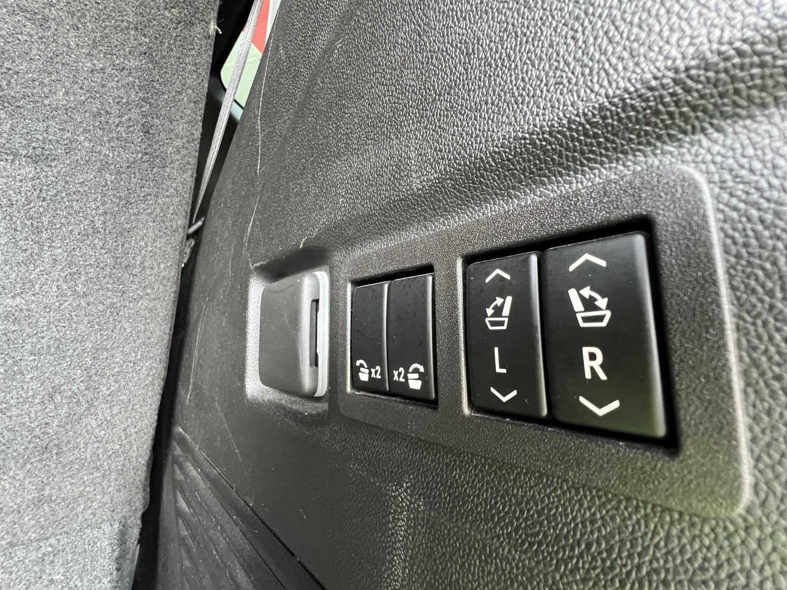 Used 2023 Chevrolet Tahoe Premier w/ Advanced Technology Package AWD/4WD image 30