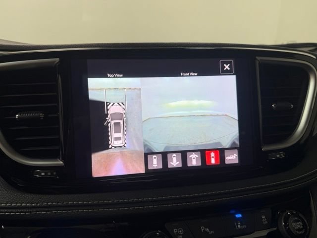 Certified 2024 Chrysler Pacifica Premium FWD image 20