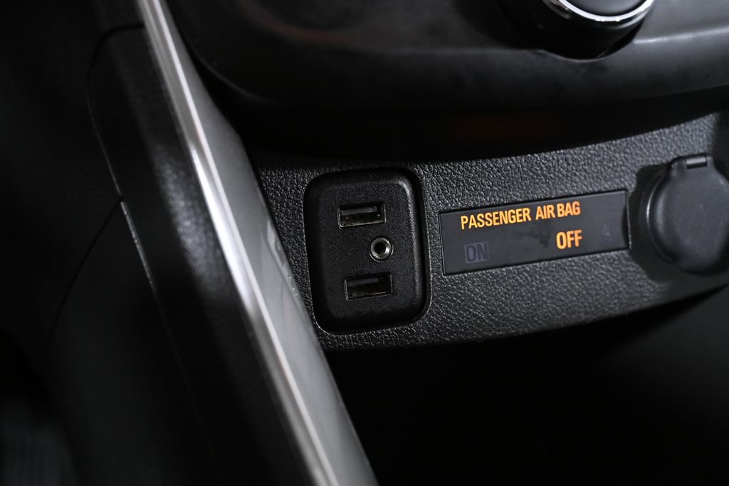 Used 2020 Chevrolet Trax LT w/ Sun & Sound Package AWD/4WD image 18