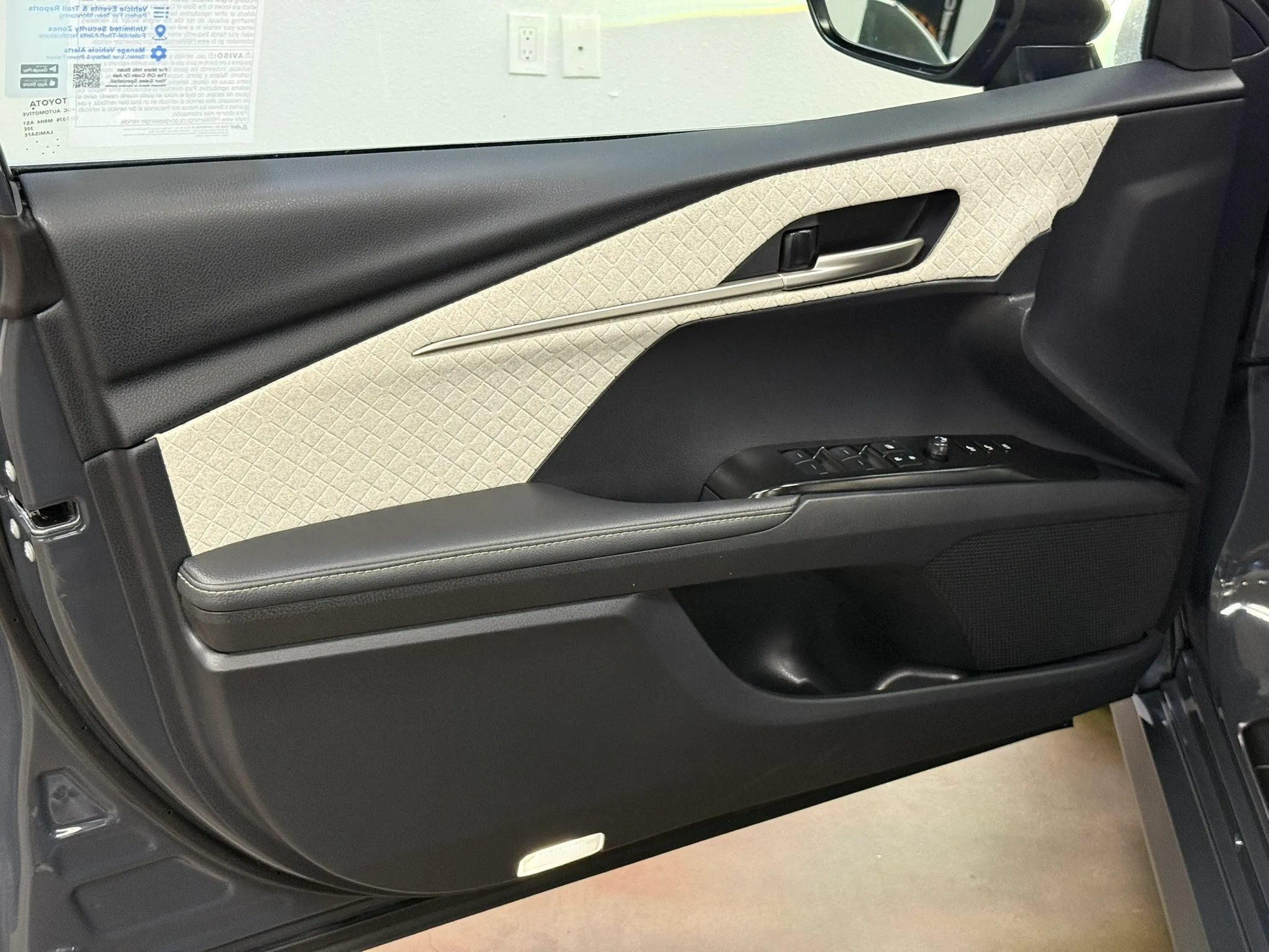 Used 2026 Toyota Camry XLE w/ Premium Plus Package FWD image 10