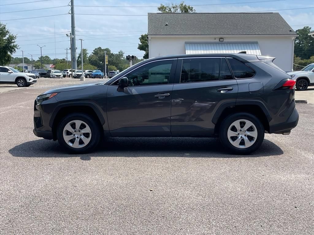 Used 2023 Toyota RAV4 LE FWD image 28