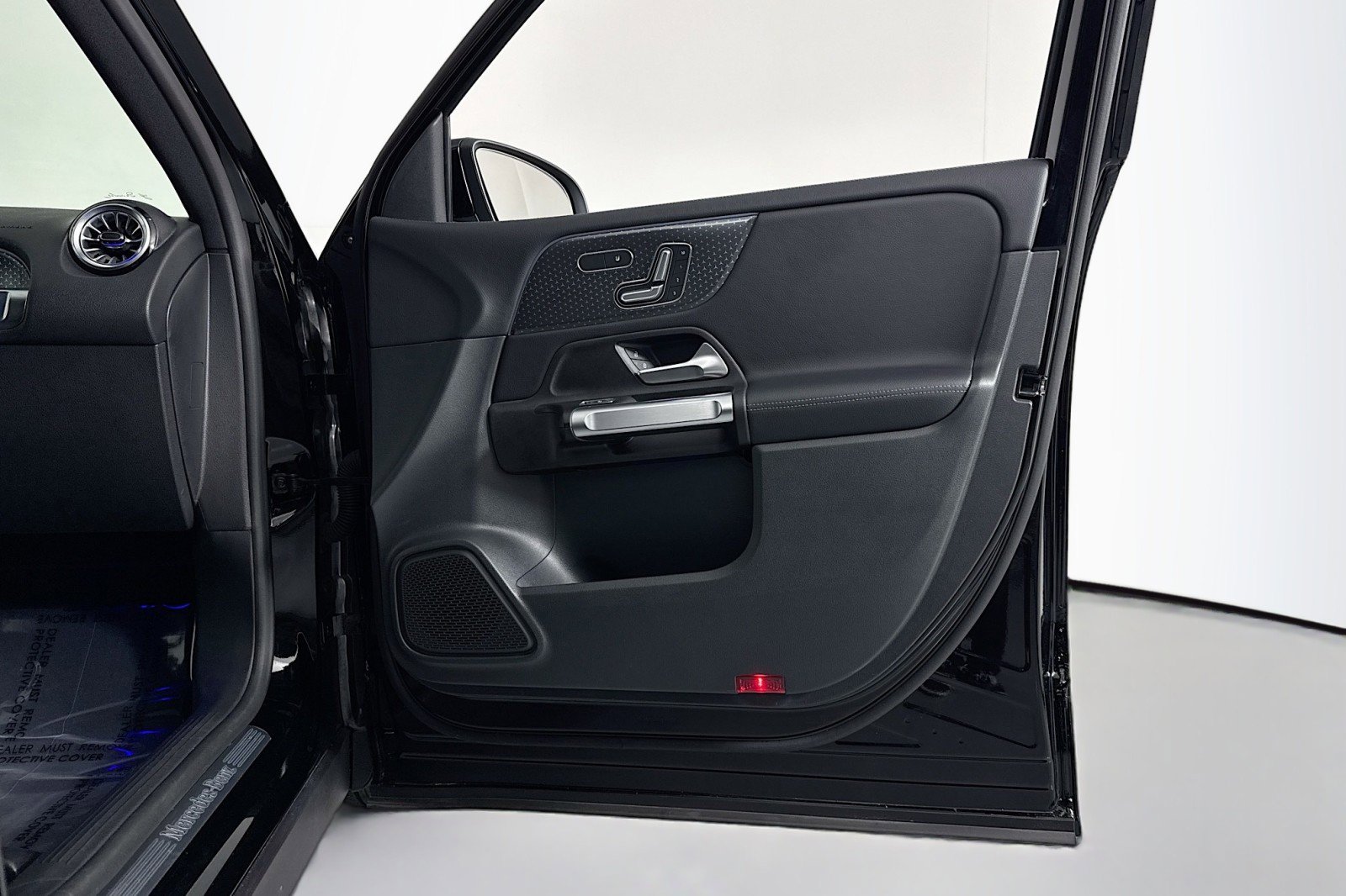 Certified 2025 Mercedes-Benz GLB 250 image 23