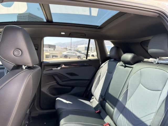 New 2026 Volkswagen Tiguan SE R-Line FWD image 13
