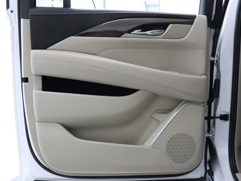 Used 2020 Cadillac Escalade ESV Luxury image 42