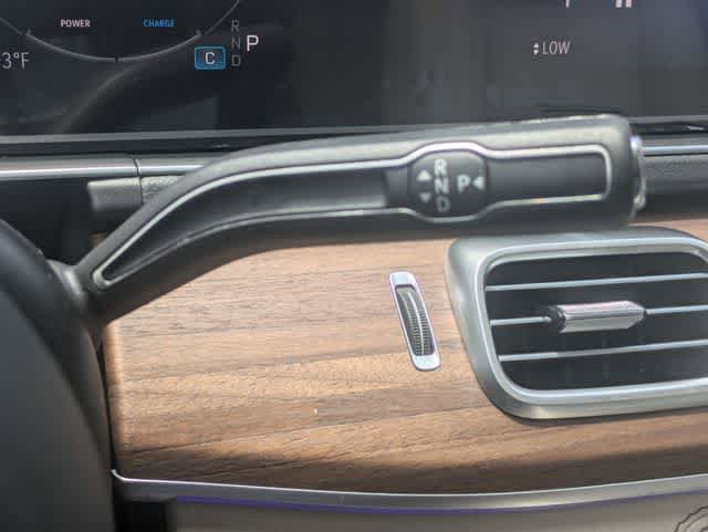 Used 2025 Mercedes-Benz GLE 350 4MATIC image 30