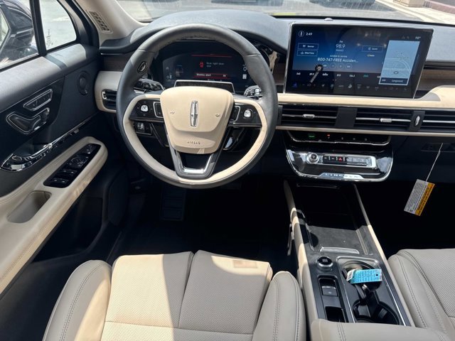 New 2025 Lincoln Corsair Reserve w/ Equipment Group 202A image 23