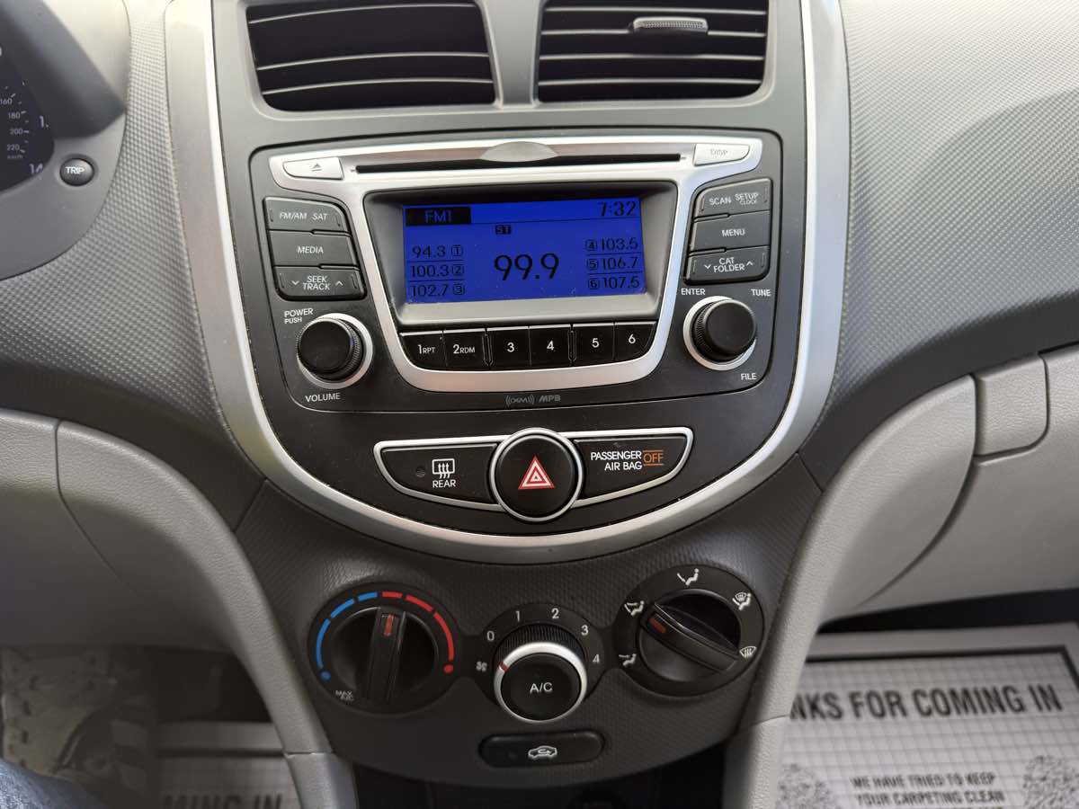 Used 2014 Hyundai Accent GLS image 16