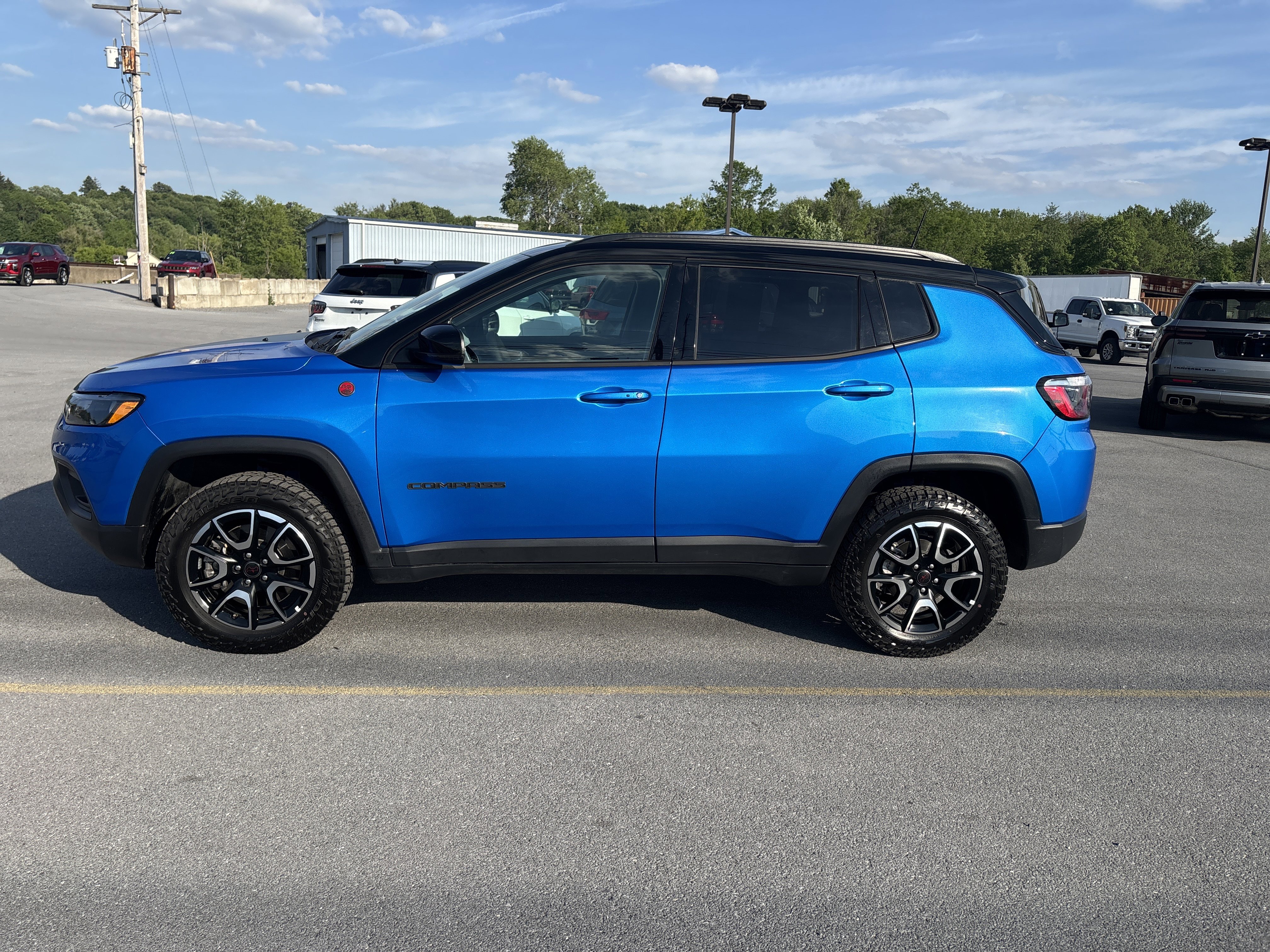 Used 2025 Jeep Compass Trailhawk AWD/4WD image 7