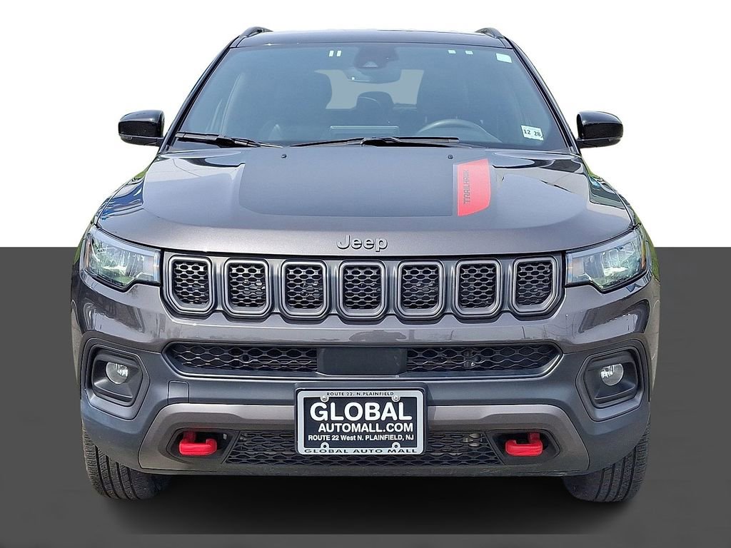 Used 2024 Jeep Compass Trailhawk AWD/4WD image 2