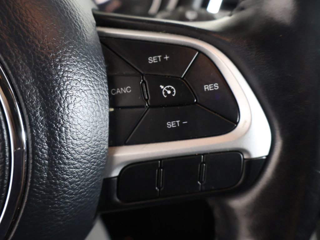 Used 2020 Jeep Compass Latitude AWD/4WD image 36