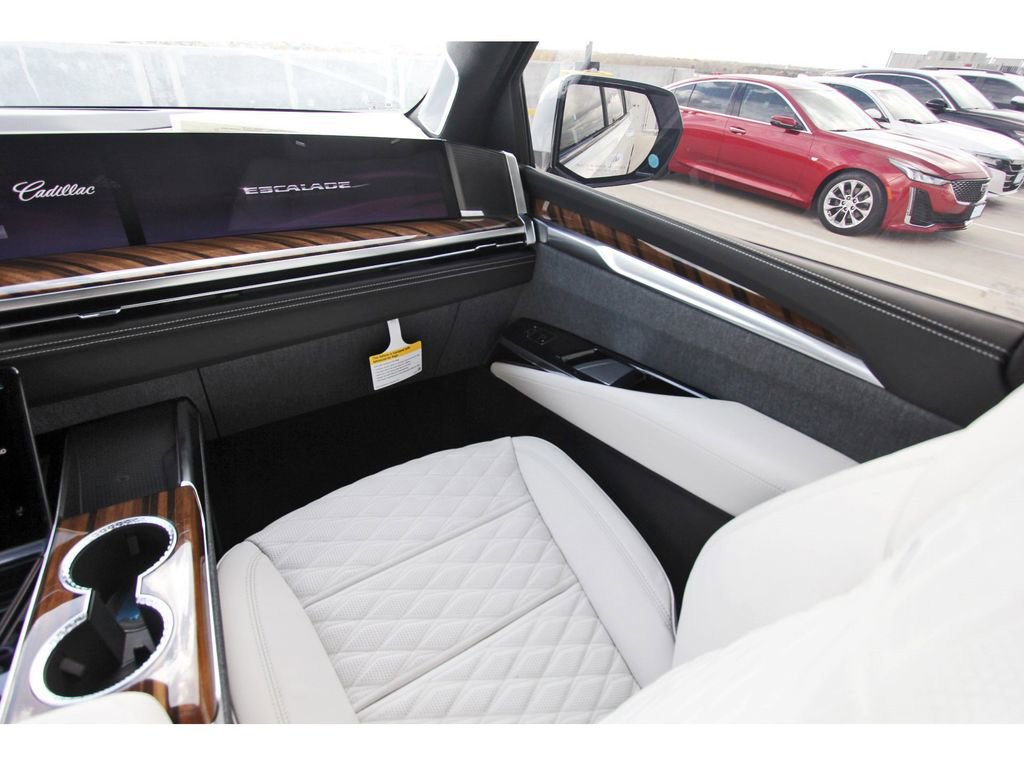 New 2026 Cadillac Escalade ESV Platinum Sport w/ LPO, ONYX Package image 10