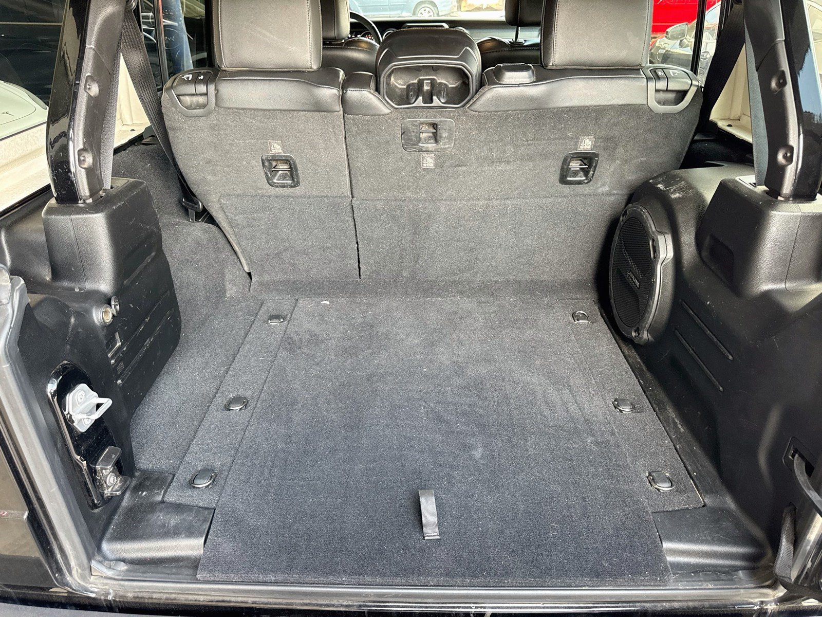 Used 2019 Jeep Wrangler Unlimited Sahara AWD/4WD image 16