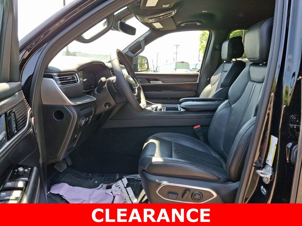 Used 2024 Jeep Wagoneer L Series II w/ Flexible Seating Group image 18