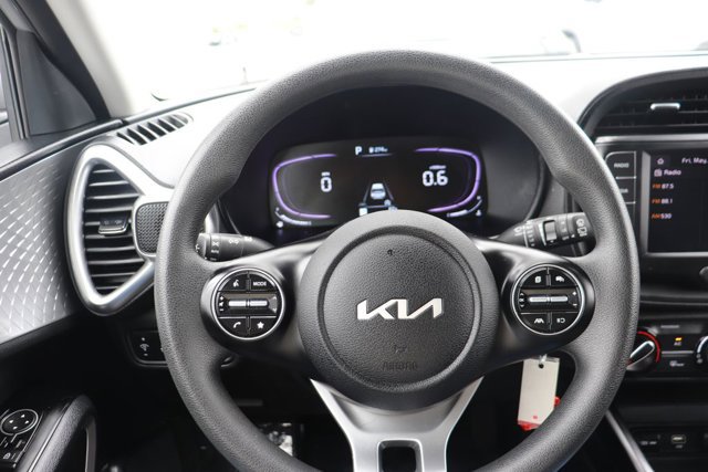 Used 2025 Kia Soul LX w/ LX Technology Package FWD image 17
