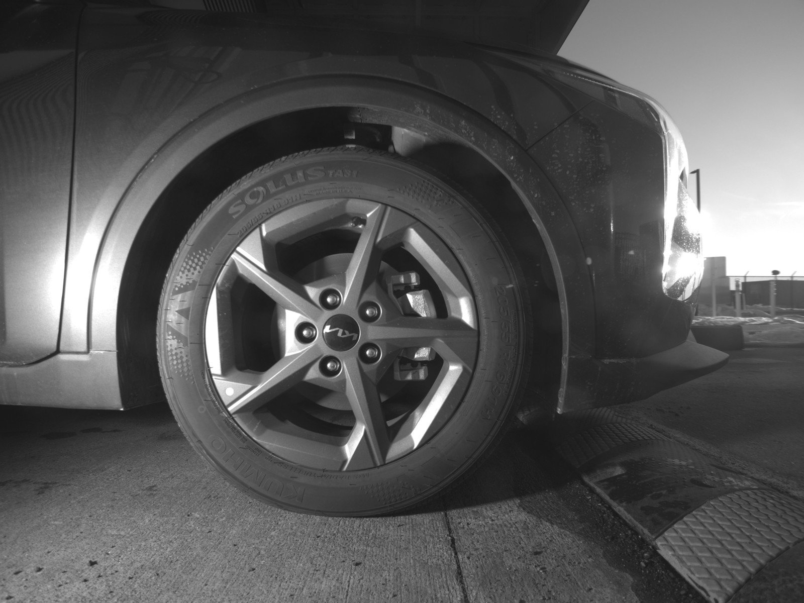 Used 2024 Ford Explorer Limited image 13