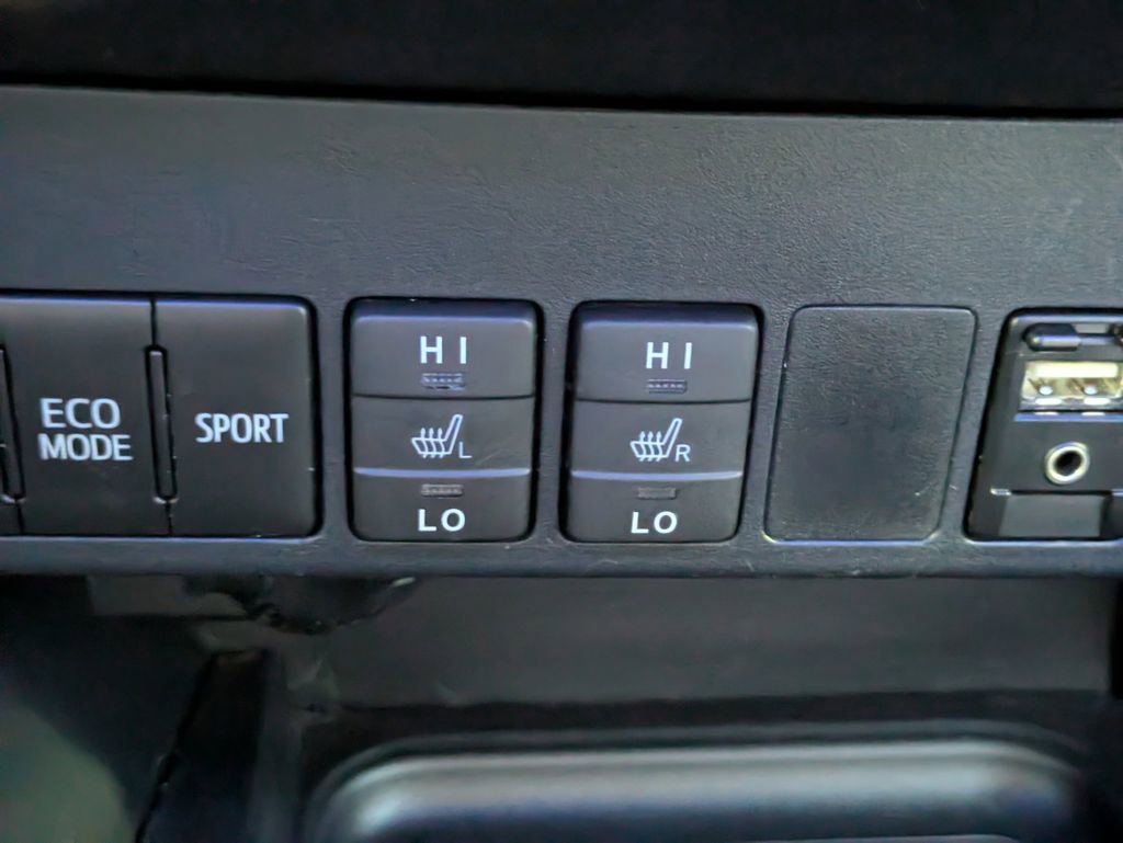 Used 2016 Toyota RAV4 Limited image 26