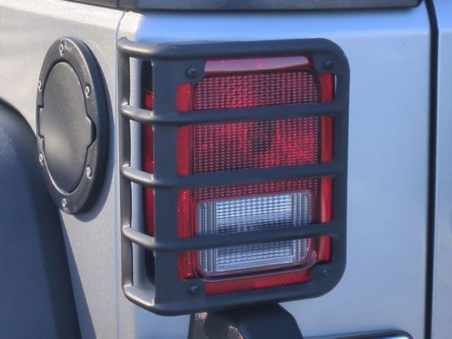 Used 2015 Jeep Wrangler Unlimited Rubicon w/ Dual Top Group image 21