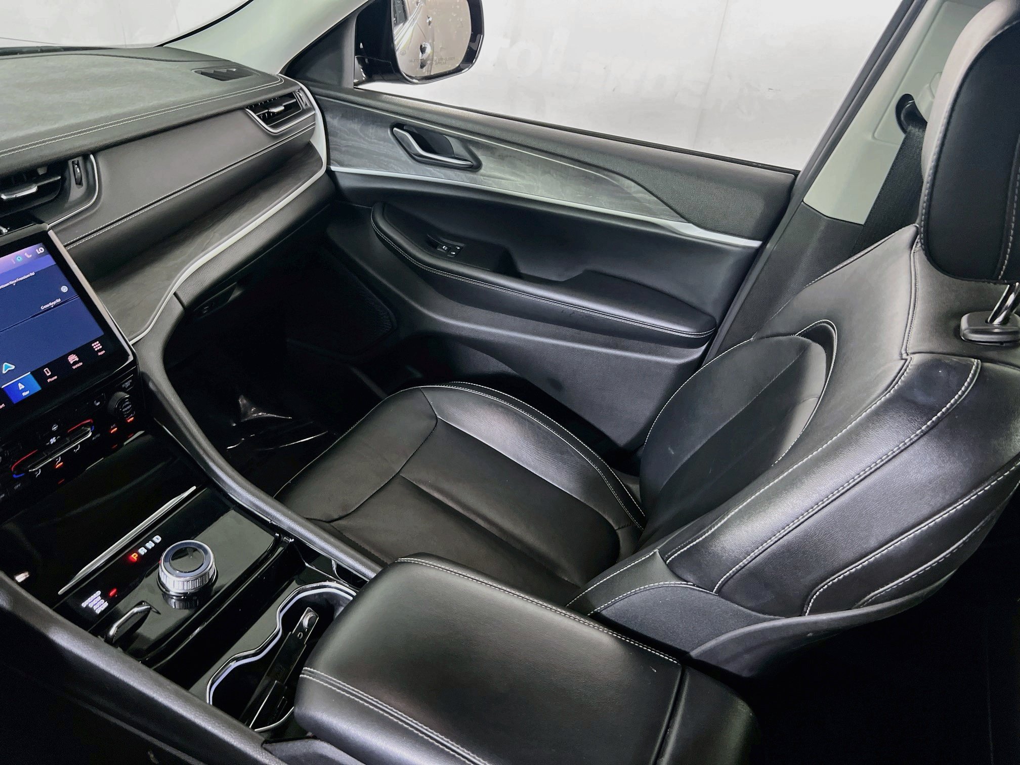 Used 2023 Jeep Grand Cherokee Limited AWD/4WD image 23