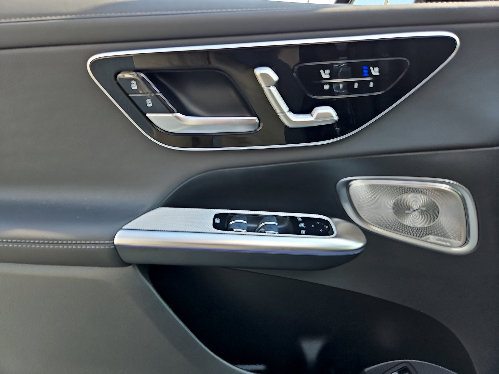 New 2026 Mercedes-Benz GLC 300 4MATIC image 9