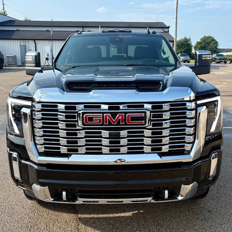 New 2026 GMC Sierra 2500 Denali w/ Denali Reserve Package AWD/4WD image 9